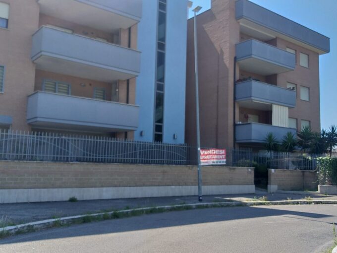 TRILOCALE RISTRUTTURATO, ZONA PRENESTINA VICINO AL GRA